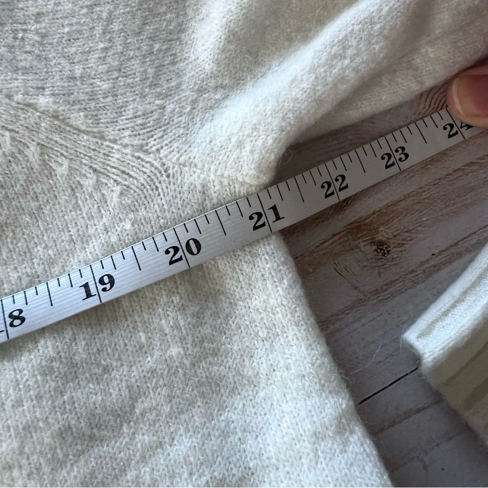 NWT Banana Republic Cozy Alpaca V Neck Sweater in White size Small - Picture 13 of 14